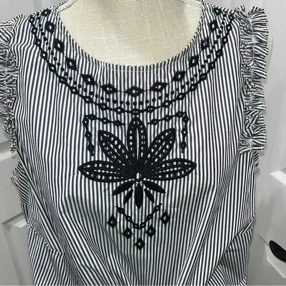 Signature Studio railroad striped, embroidered, sleeveless shirt with waist tie - Picture 6 of 9